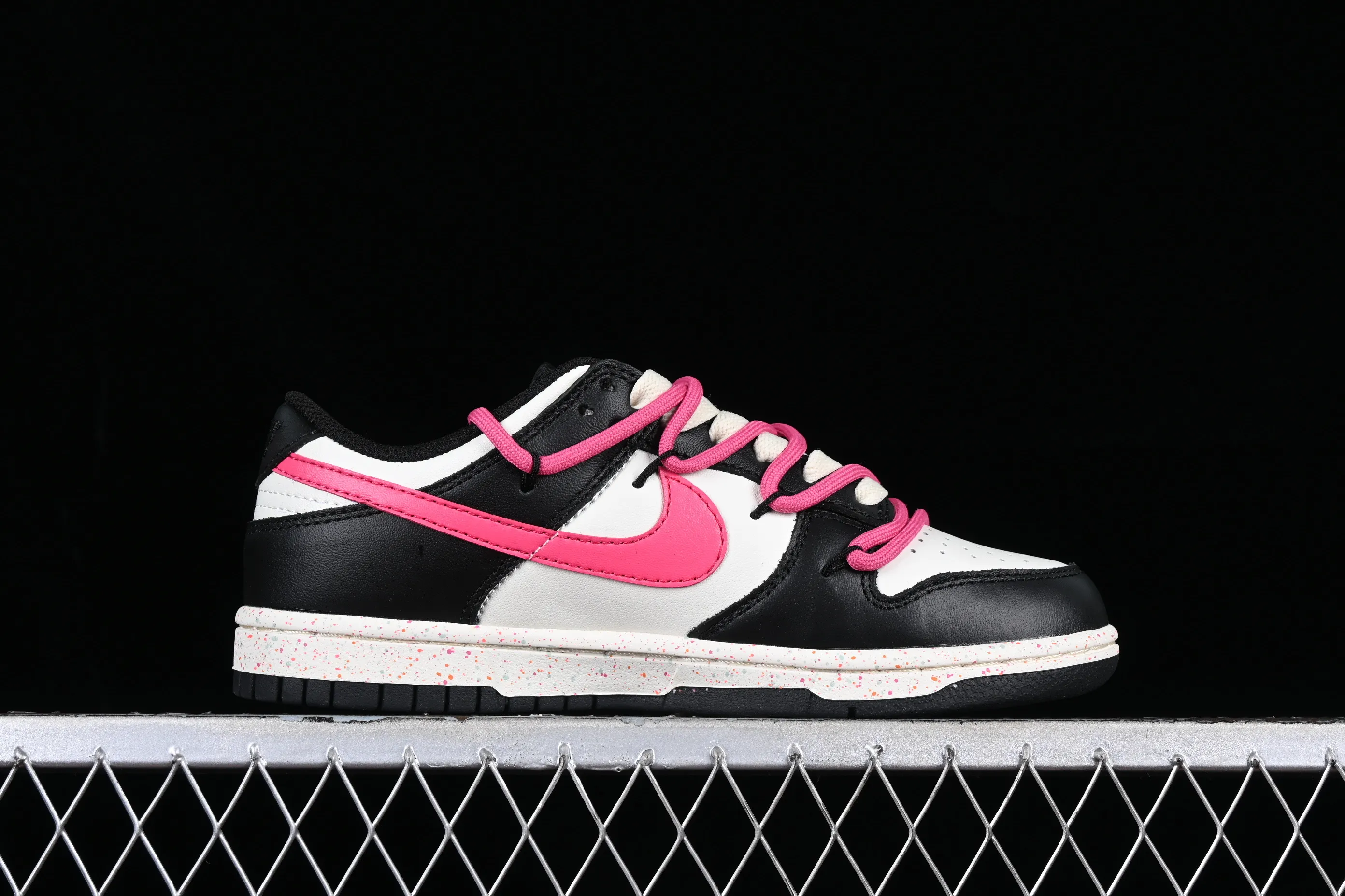 All Categories Nk SB Dunk Series Nk SB Dunk Low Low-top sneakers J version Nk Dunk Low "Multi Color" Vibrant three hooks Customized version of deconstructed strap casual sneakers FD4623-131